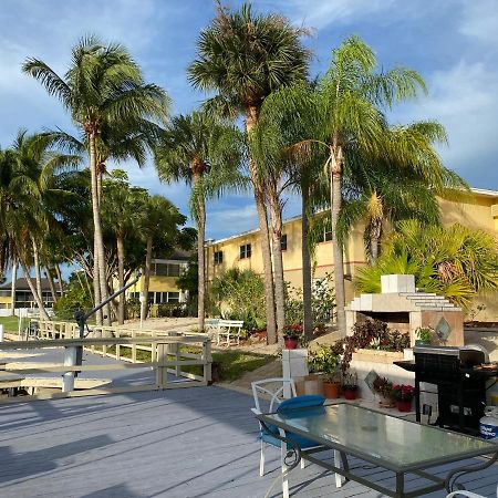Hideaway Waterfront Resort Cape Coral Bagian luar foto